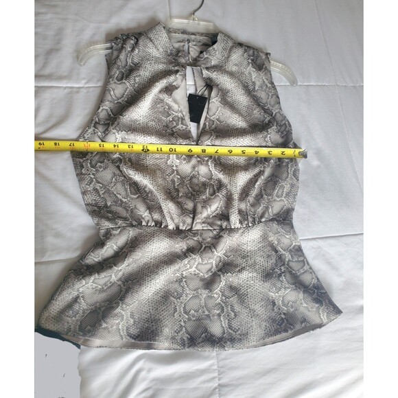 BCBG Max Azria   NWT Womens Top Gray Snakeskin Print XS Keyhole Neck And Peplum - Picture 4 of 8